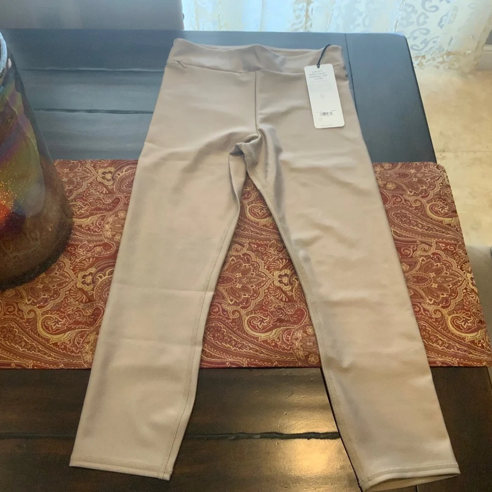 Alo Yoga High Waist Conceal -Zip Capri in gravel, size S, NWT,MSRP$118 Must have